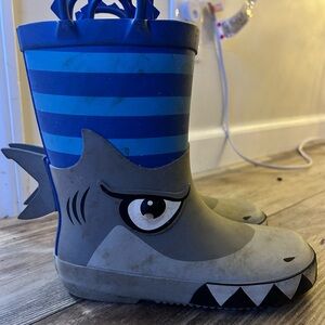 Size 11/12 thick rubber rainboots